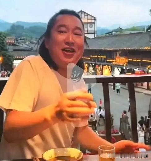勿要挑拨刀郎和王瀚仪的关系有位网友发文，说什么王瀚仪太卑微了。他一腔热血，在