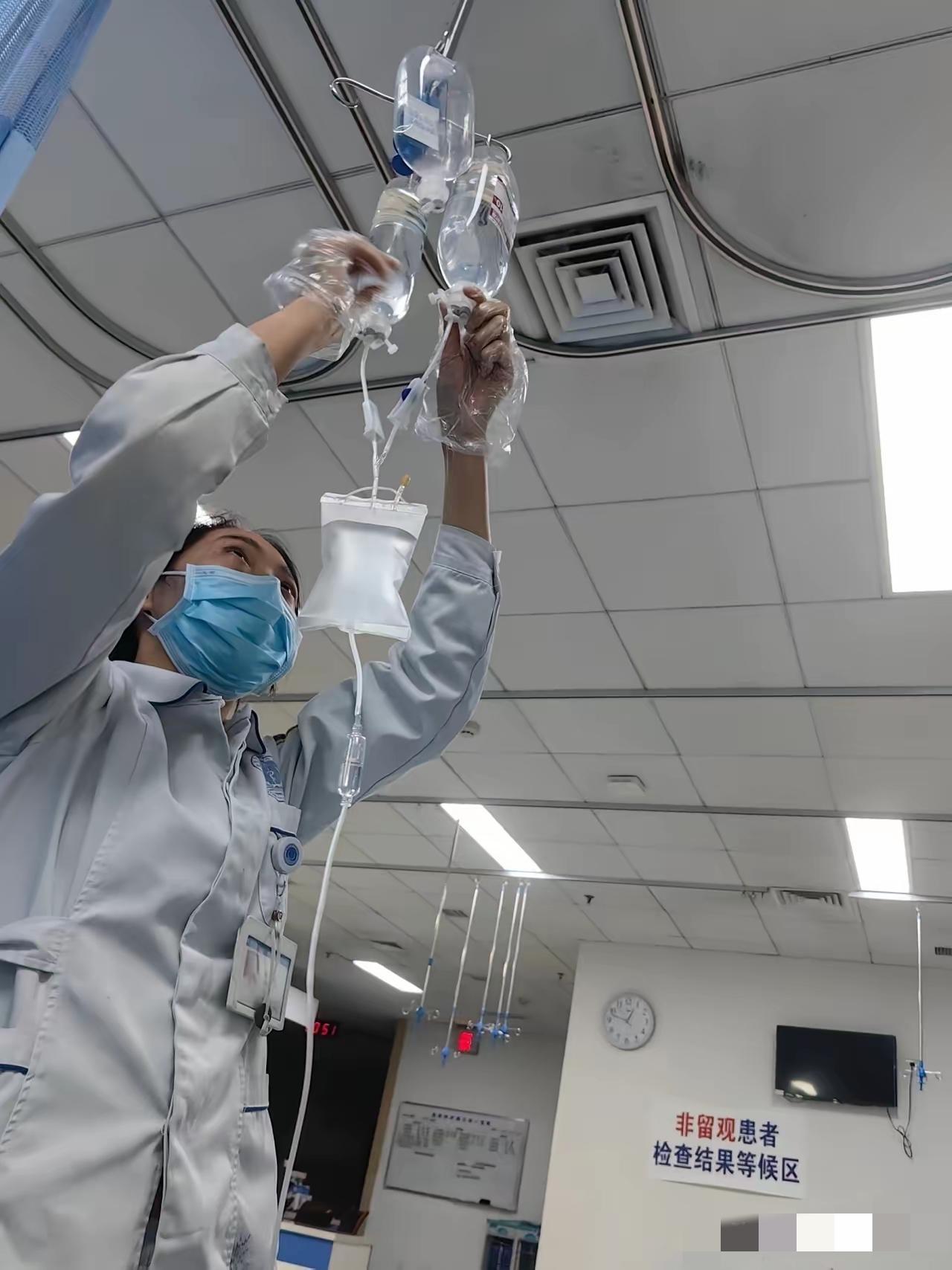 奉劝各位父母这么冷的天，千万不要给孩子吃水果，尤其是蓝莓，车厘子，葡萄，草莓