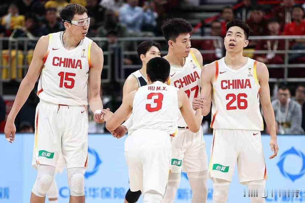 输给韩国不算最疼的。疼的是赛后评分。有人拿了19分，正负值全场最差。有人