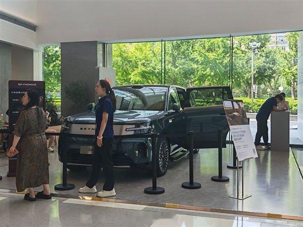 单店小订近200单，北京上周破2000单】近期，小米汽车全新澎程系列...