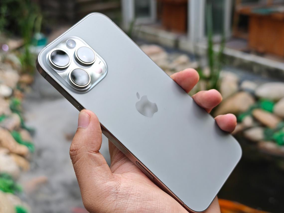 iPhone16ProMax跌至退场价！512GB+A18Pro+25倍变