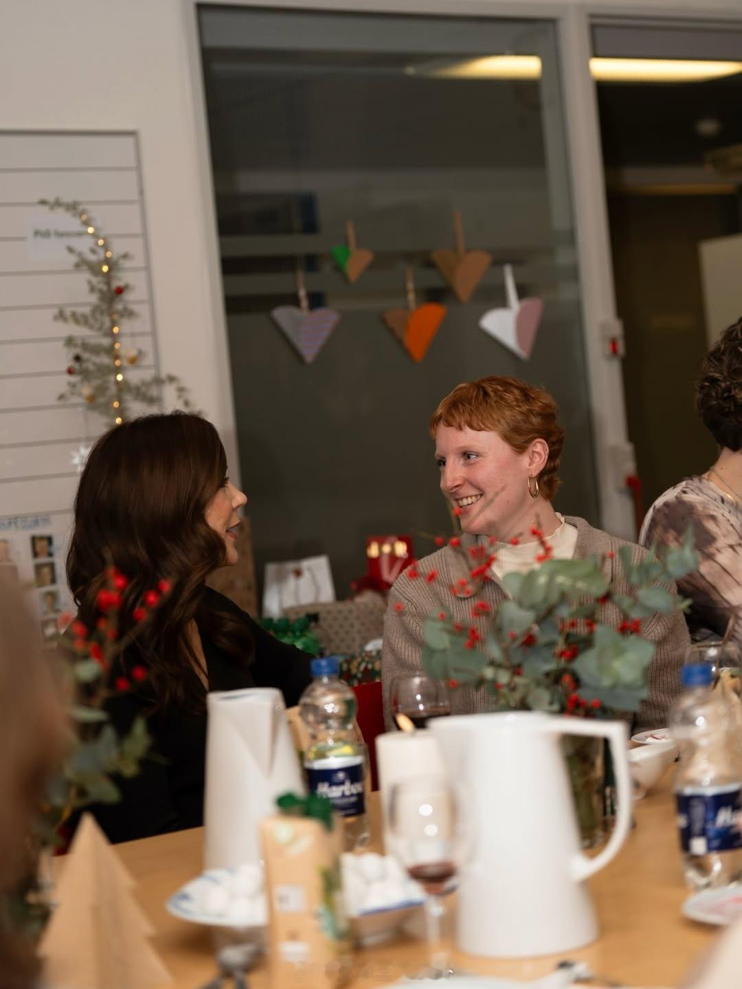 12.4丹麦王后玛丽参加癌症中心的年度圣诞活动