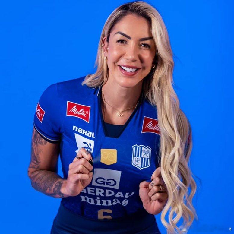 -世界上排名前三的副攻手是谁？🎙️塔伊萨·达赫尔：🇧🇷塔伊萨·达赫尔?