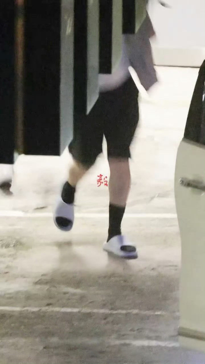 宝宝让我涨见识了第一次见恢复拖鞋​​​