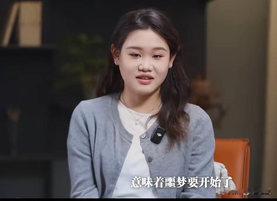 谁也没想到，张家齐一句关于生理期的实话，直接把一位记者推上了风口浪尖！面对镜头，