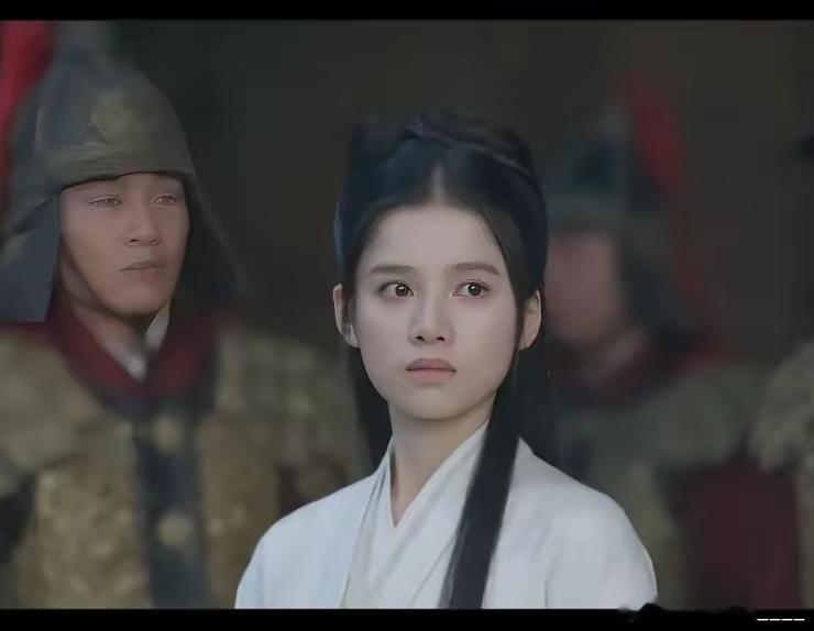 《藏海传》33预告：枕楼被围，香小姐被抓。为了救香小姐，藏海将自己绑住，跪于皇上