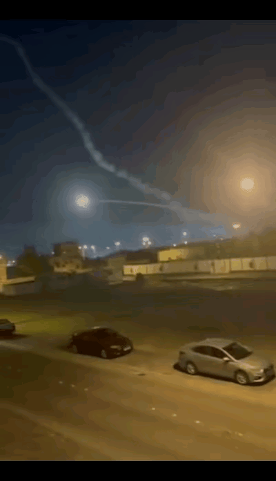 驻巴林的美军今天凌晨发射“爱国者”防空导弹拦截伊朗的近程弹道导弹，结果有一枚在发