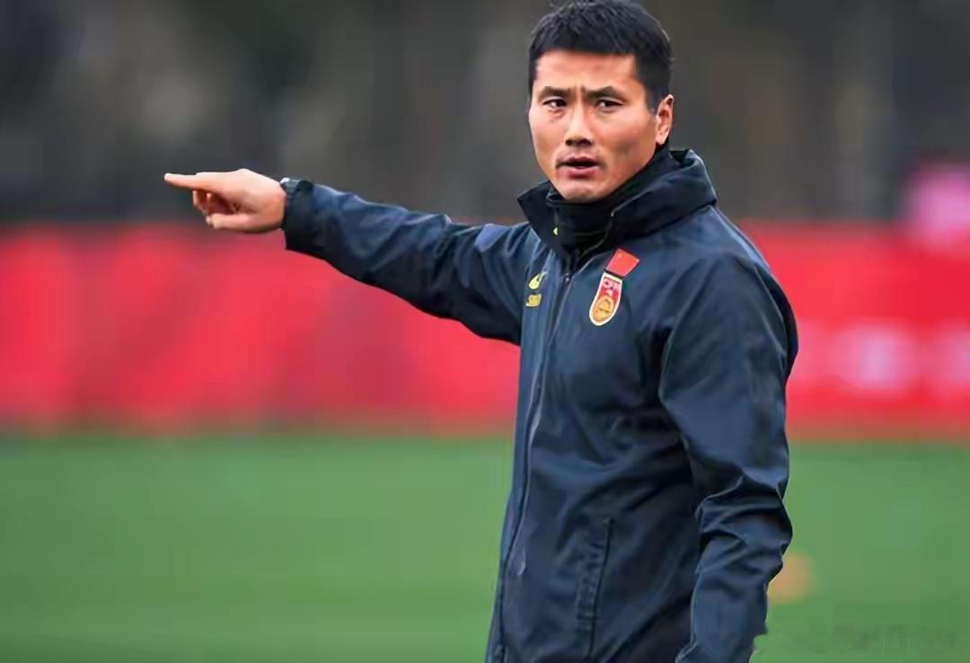 据韩国媒体报道，前中超成都蓉城主帅徐正源透露，在国足选帅期间，中国足协曾主动联系