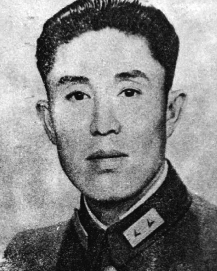 1983年，郑洞国的前妻想复婚，郑洞国的子孙都同意，但郑洞国却摇头拒绝："她来