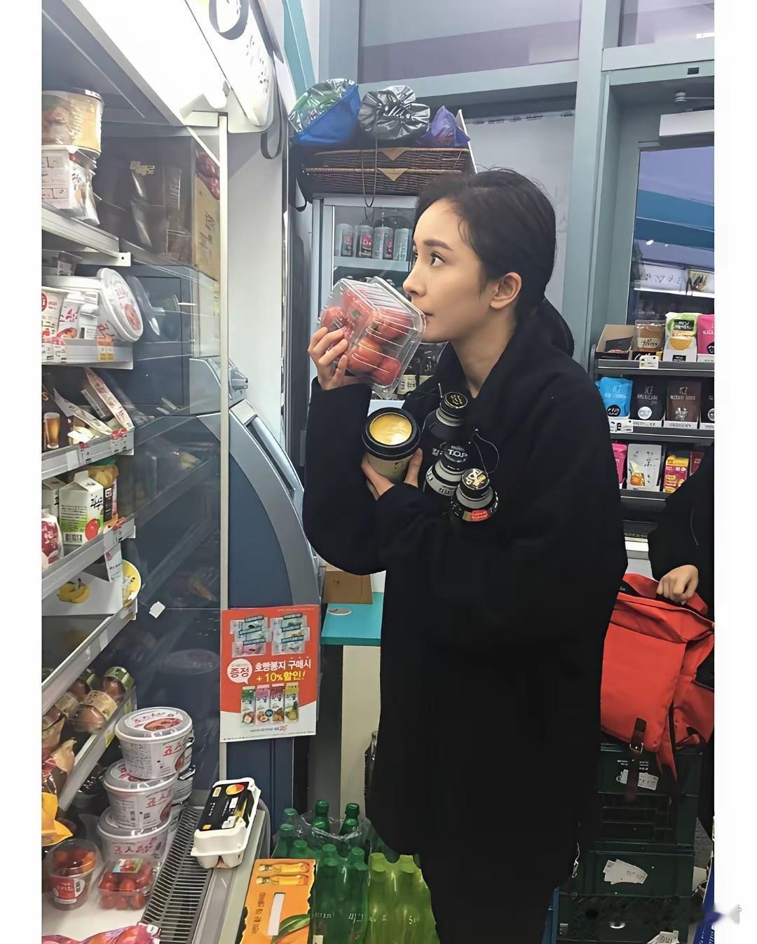 老天呐，差点没认出来，原来女神现实中那么漂亮！