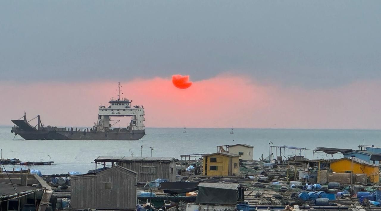 海边、沙滩、阳光、清风。你是否曾为此驻足？留下串串美妙的回忆？听海浪低吟，看