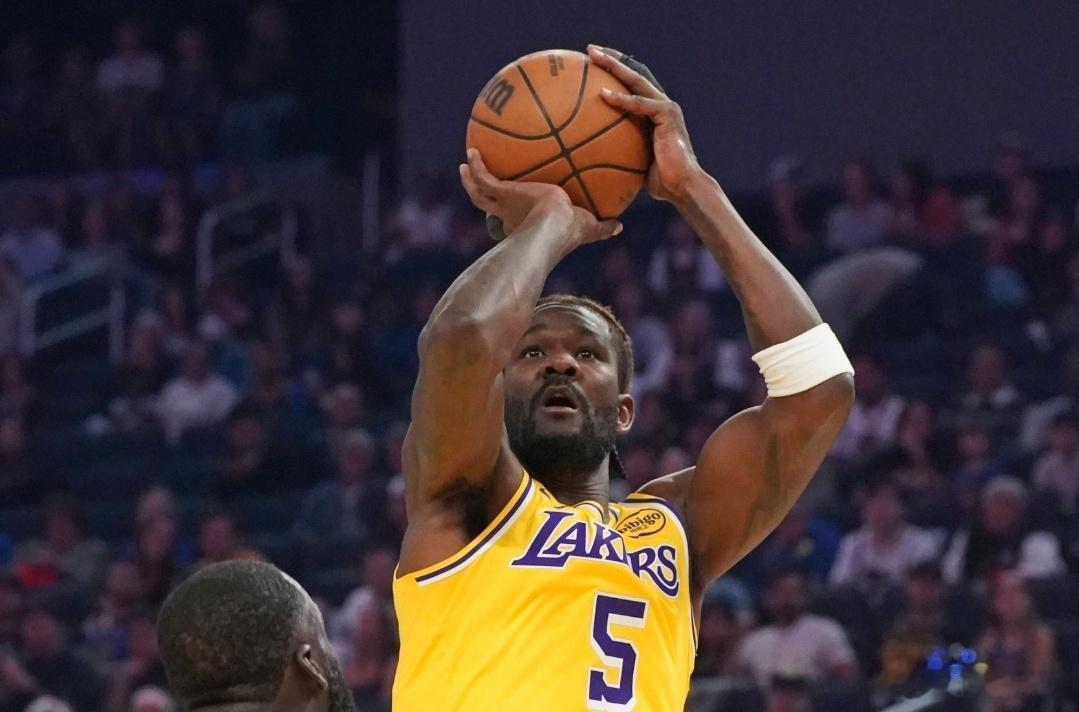 湖人战胜76人雷迪克盛赞艾顿防守端表现：他能做很多事情，甚至能换防马克西今日NB