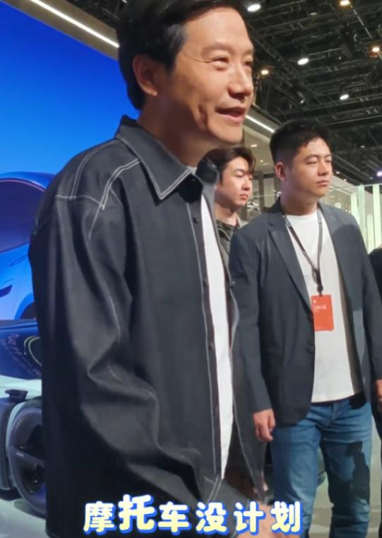 雷军一句“没计划造摩托车”，听着怎么有点熟悉？有人问他小米造不造摩托，雷军的