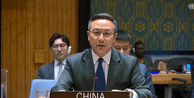 日本领土危机再度浮现！原来不光琉球有问题，就连北海道也不是日本的。 这事儿的