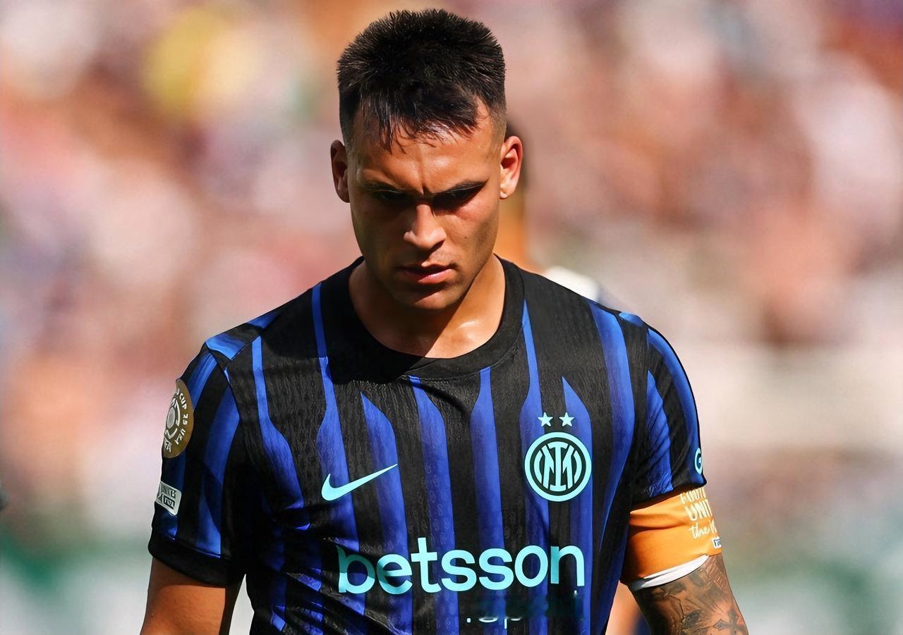 劳塔罗：头球、传球，你是这场为数不多踢得正常的？？？特别是你那头球够有威胁。巴