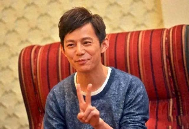 何炅51岁生日照曝光，这状态我直接跪了！家人们，娱乐圈又有大热闹啦！何炅51岁