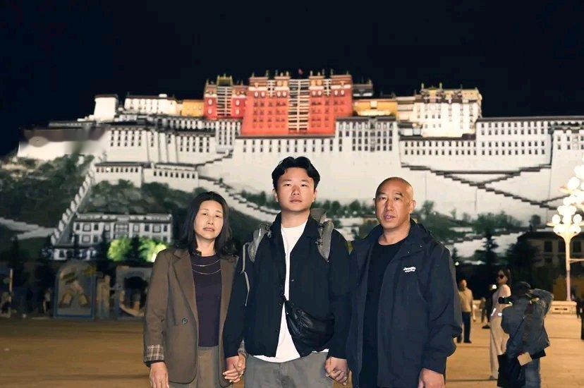 现在的年轻人真是太会玩了！小伙带父母花2.5万从广州打车7天开3000多公里到西