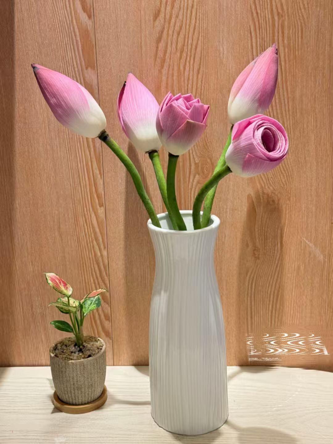 我一直反复跟我女儿强调，不管我们存款有多少，退休金有多少，你丈夫多有本事，甚至未