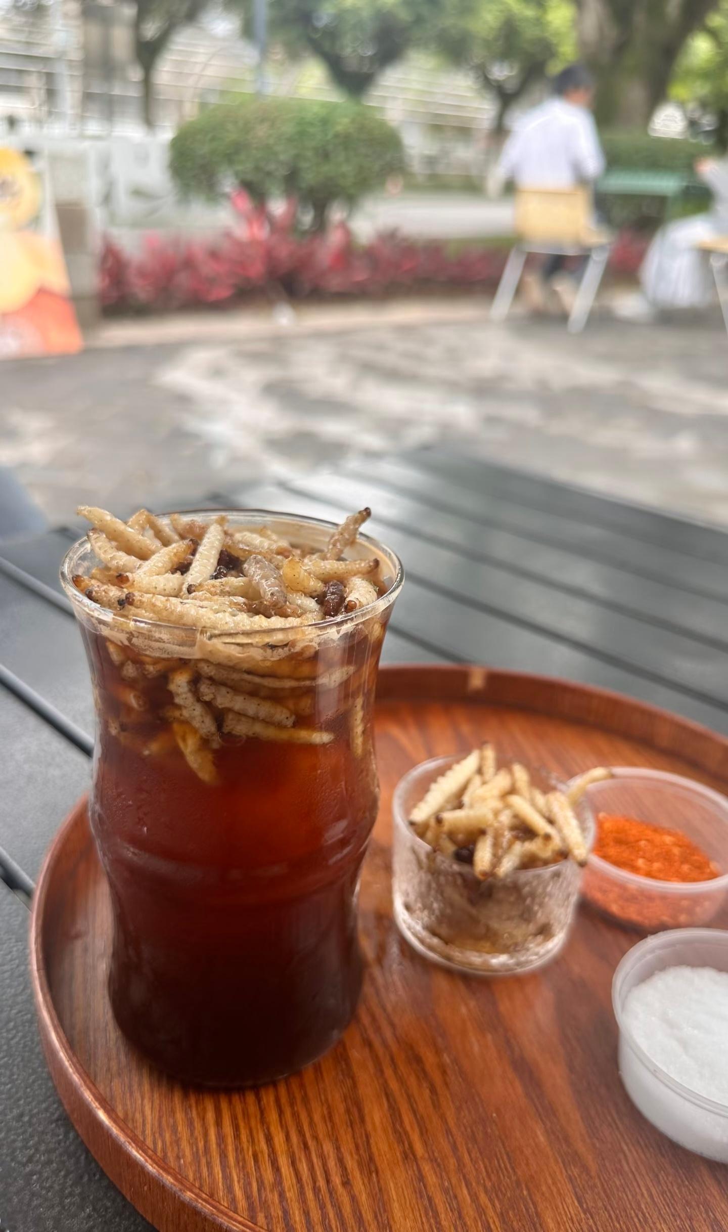 刘涛说大肠包榴莲香极了美食包容度天花板当属刘涛！从奇葩小吃到创意料理全都能拿捏