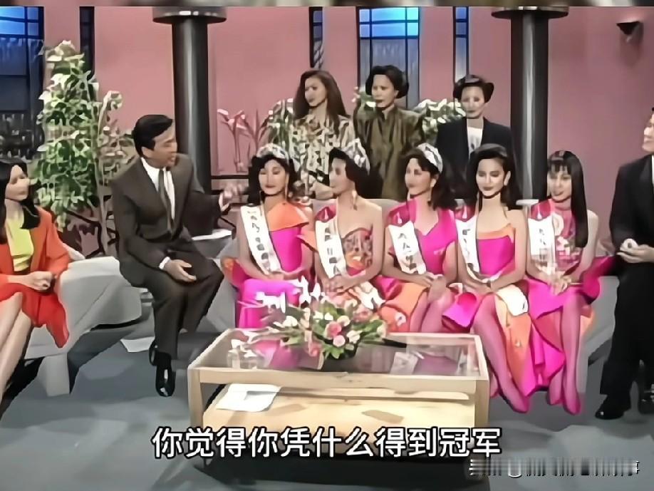 郭蔼明港姐冠军后台采访被问，“你觉得凭什么得到冠军”时，一句“后台是妹妹”的回答