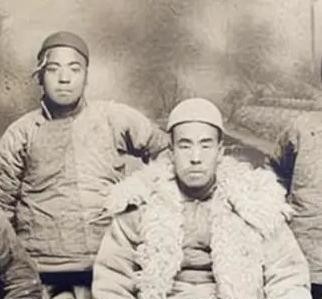 1968年，一个刑满释放的土匪齐达榜，赶车回去的路上，遇到了一位70多岁步履蹒跚