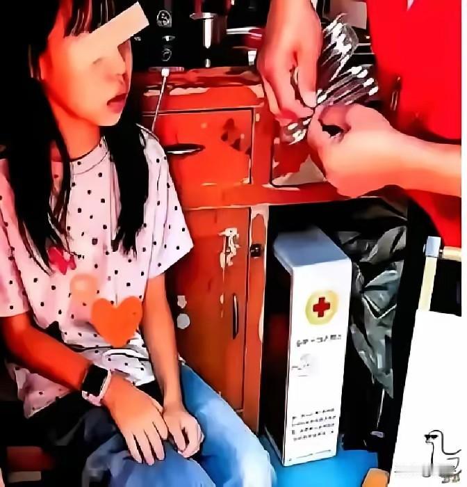 江西龟峰景区这件事，彻底撕开了当下社会最扎心的现实。一片真心出手救人，换来