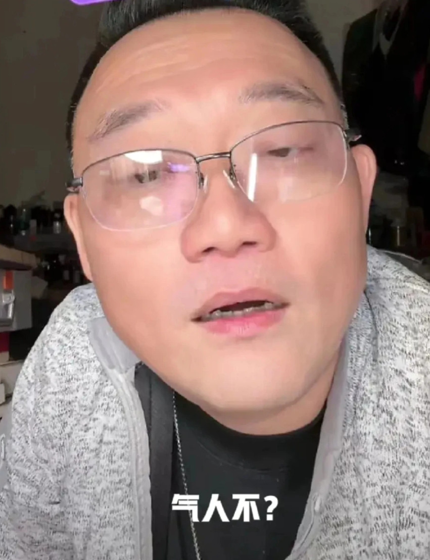 德云社的郑好老师又整出大动静啦！昨天他直播的时候，那嘴跟机关枪似的，噼里啪啦说了