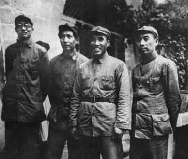 1962年周总理在会议上罕见地委屈发言：我是党批准、代表党作报告的，这是组织决定