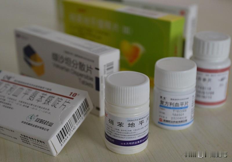 植物神经功能紊乱的治疗得综合来。之前有朋友就患这毛病，动不动就心慌、失眠。药物