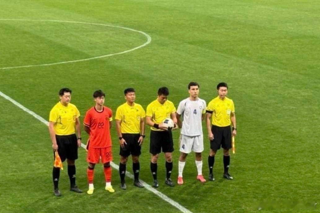居然有人说：U17国足2比0战胜乌兹别克斯坦，我们太强了？想什么呢？人家上一场2
