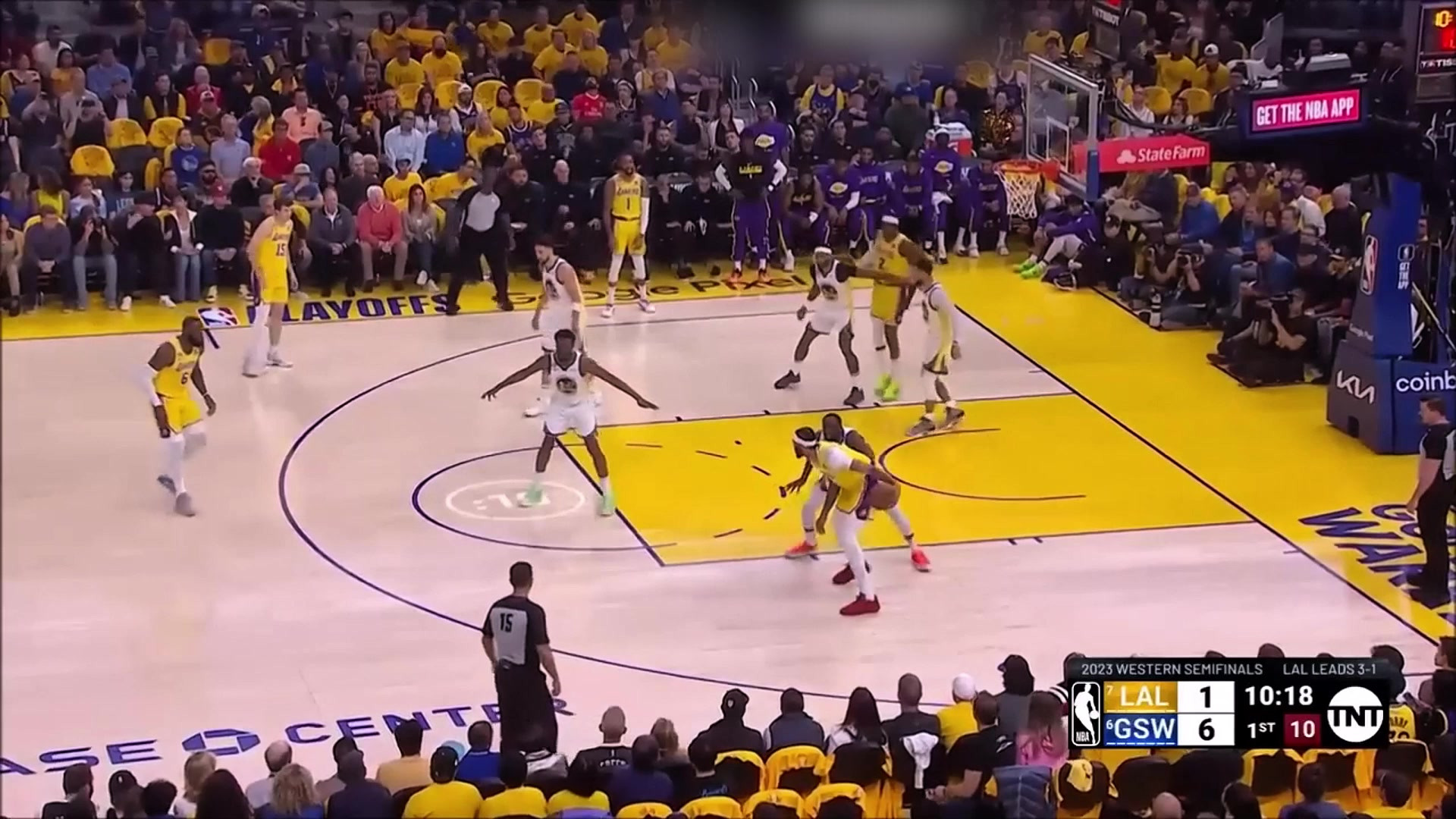 勒布朗·詹姆斯22-23赛季经典战役：25分9篮板3助攻震撼表现