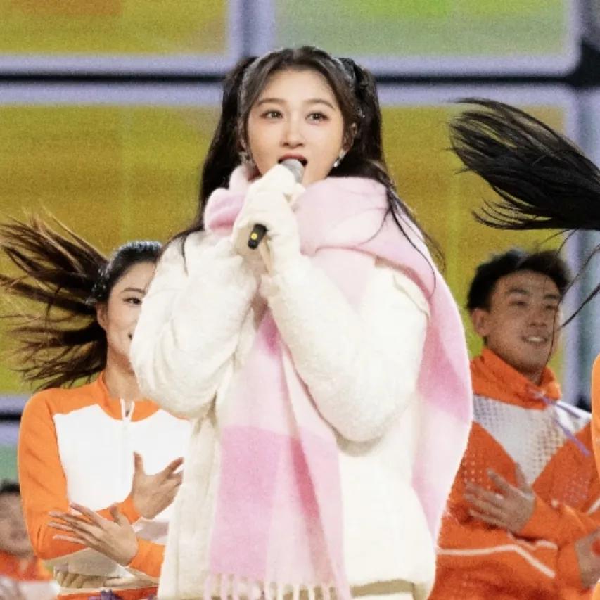 央视跨年赢麻了！这波“保暖革命”，才是真·人文关怀天花板！山西吕梁零下12