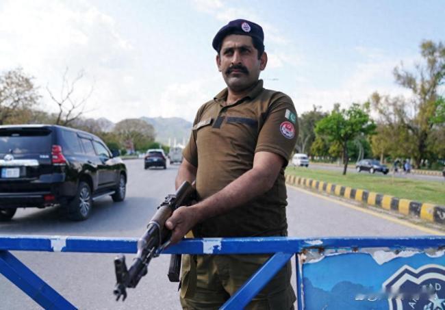 最高戒备！伊斯兰堡进入红色警戒，全城重兵把守　　当地时间4月10日，巴基斯坦