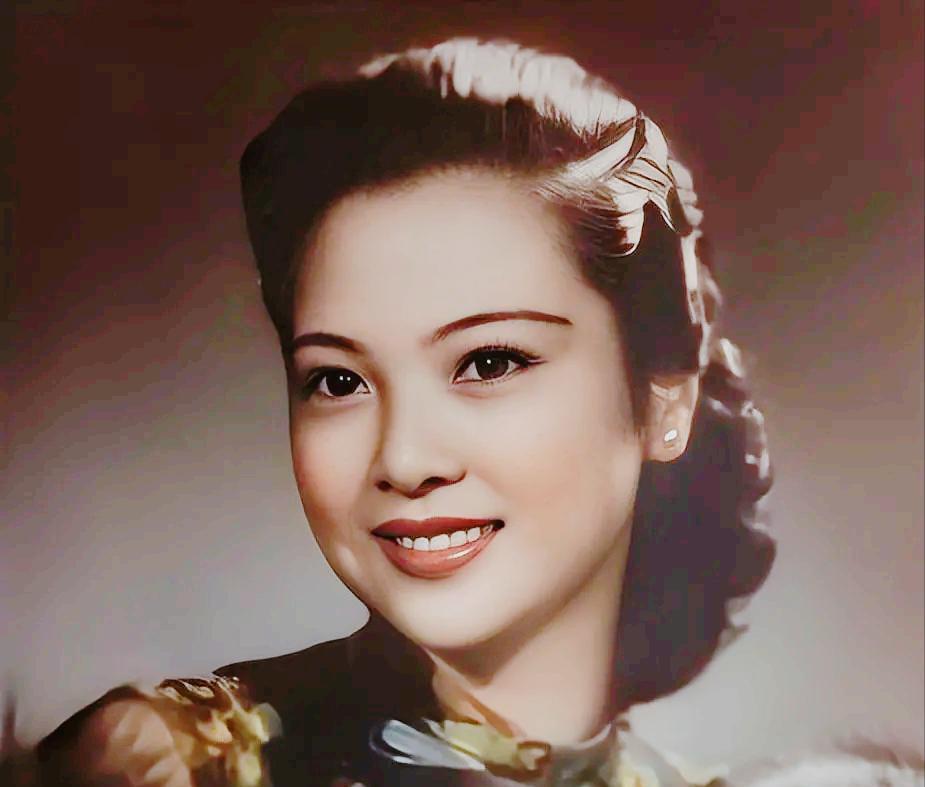 故事，1946年，有天晚上，戴笠紧紧的把情人陈华搂入怀中，深情地说：“华妹，我如