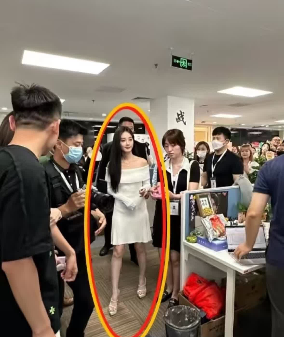 天啊，李一桐也太白太漂亮了吧！！