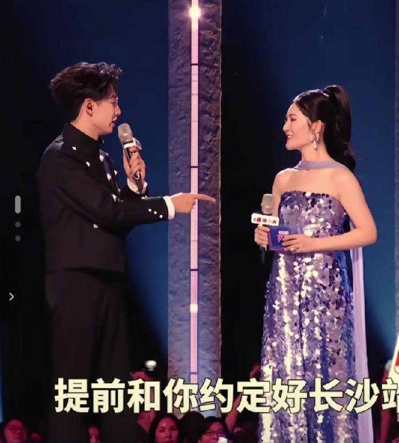 为什么谢娜开演唱会，比岳云鹏还招大众不满？首先，岳云鹏一开始就大大方方的宣告