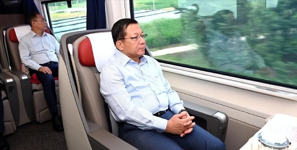 缅甸总统坐高铁前往上海！6月17日，缅甸总统敏昂莱启程去上海的画面曝光！从曝