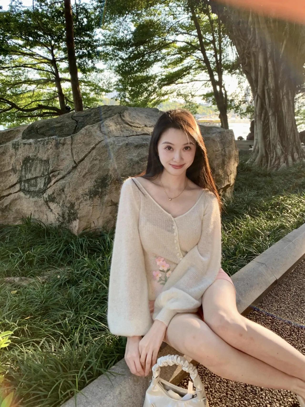 小裙子拍照，9个小动作，自然松弛好看，大方漂亮显身材