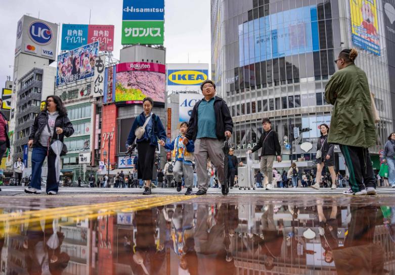 10月13日，国际货币基金组织发布《世界经济展望》：按名义GDP计算，日本明年将