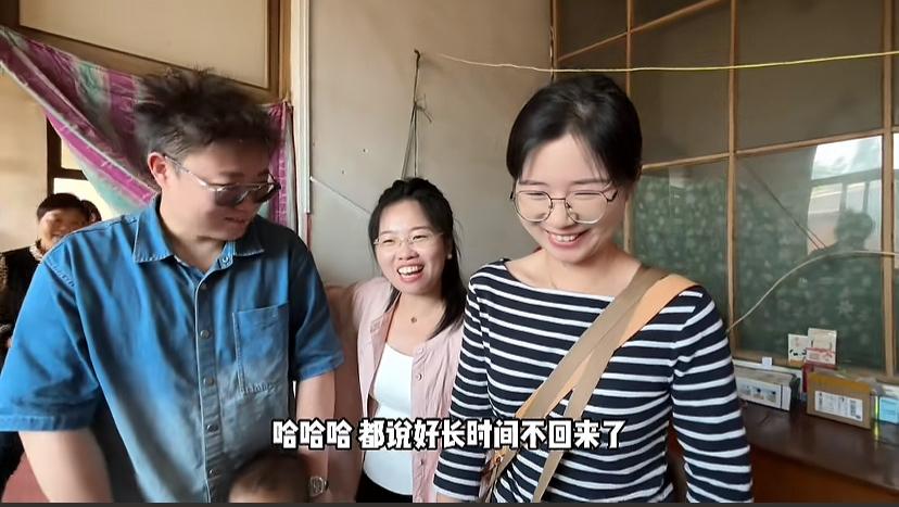 多大的人在父母眼里也都是孩子，“都是坑”妈妈提前回到“都是坑”姥姥家，姥姥激动的