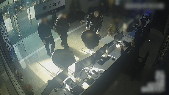 “必须严惩！”12月15日，浙江杭州，90岁老人接到“孙子”来电，哭着说自己因为