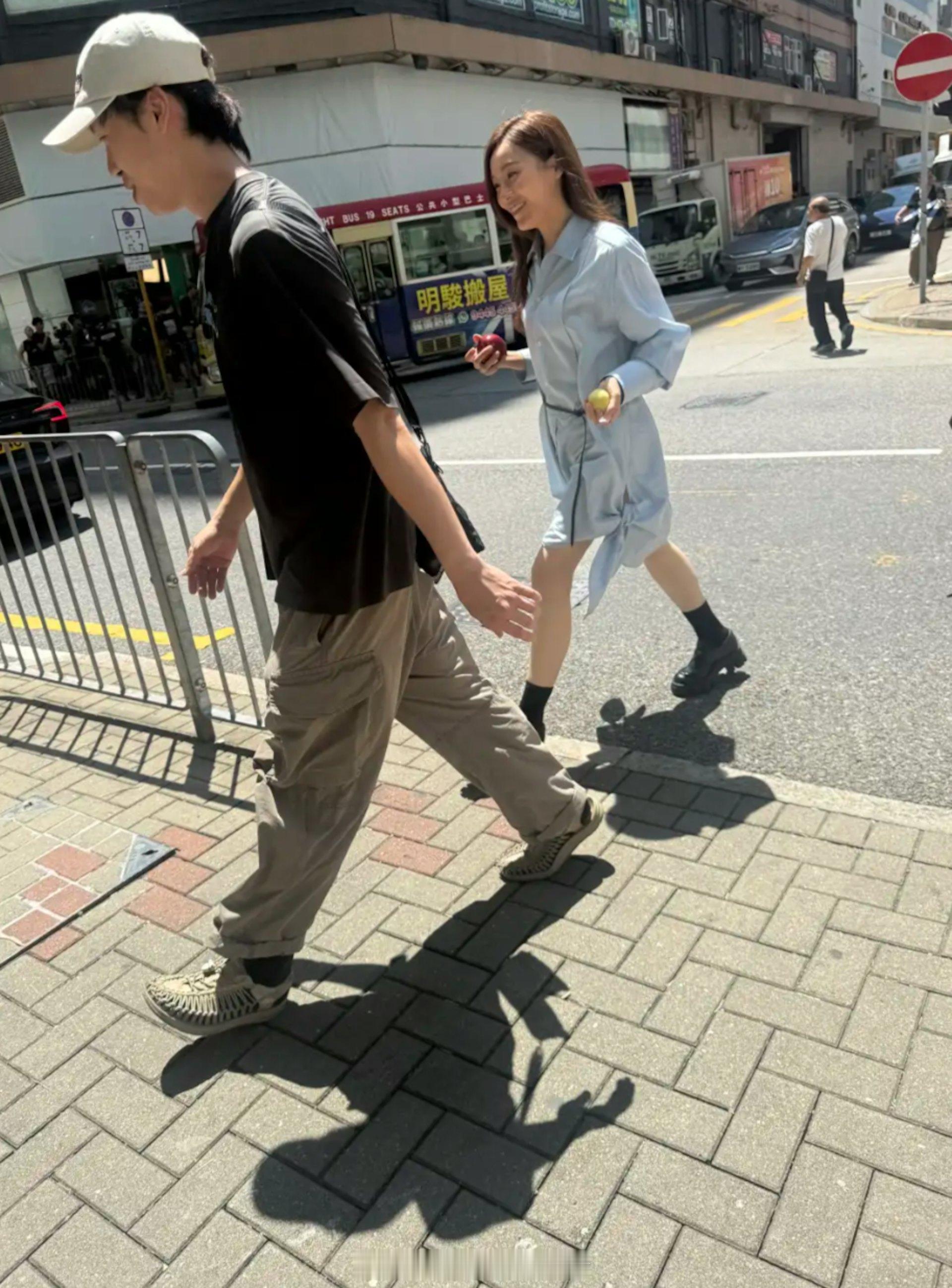 李佳芯街头烈日下赶工状态出众，是离巢后发展极佳的视后之一TVB视后李佳芯（Ali
