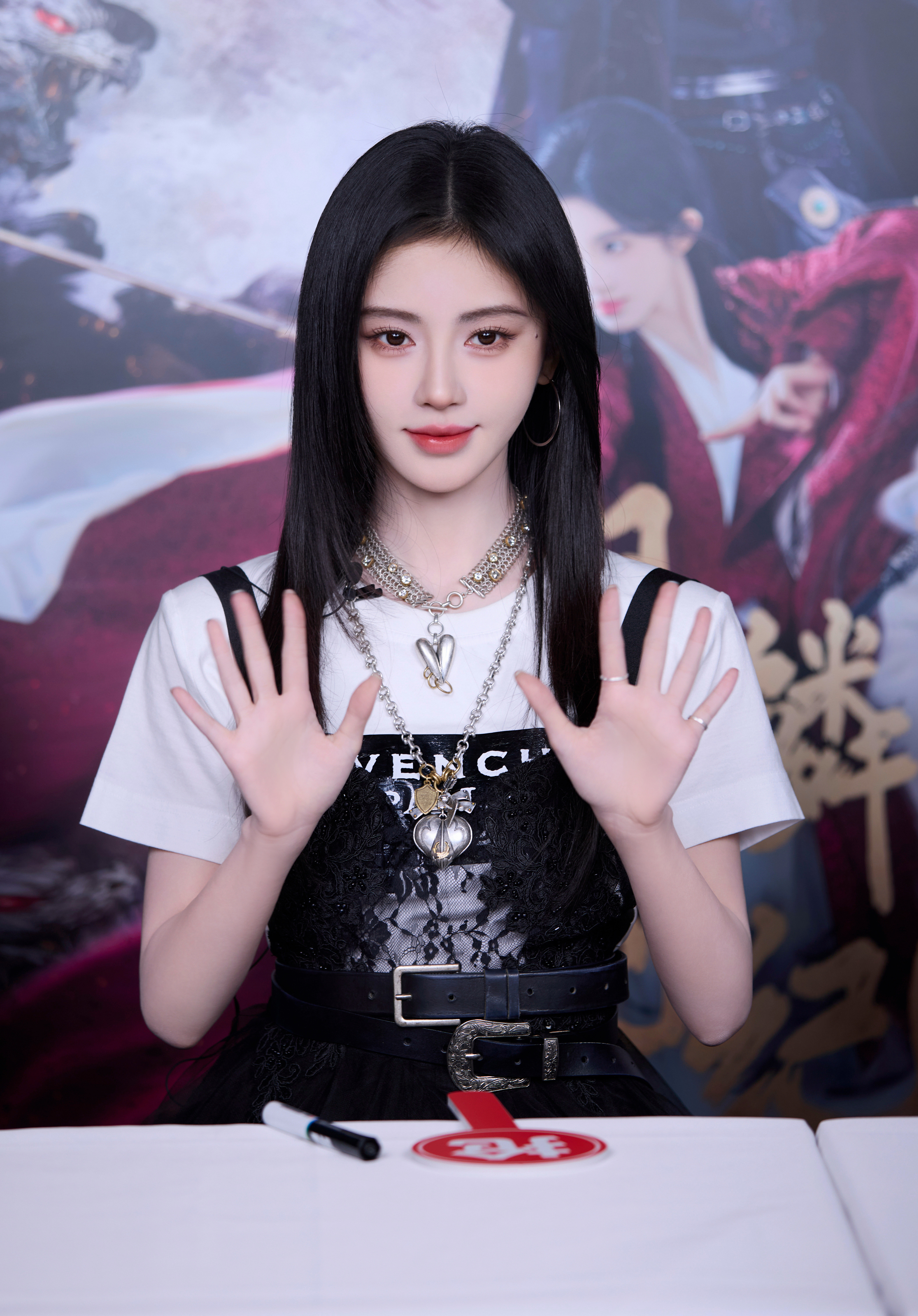 鞠婧祎小狐狸人间走一日鞠婧祎人间走一日收获满满登登鞠婧祎生图太美了吧，小狐狸人