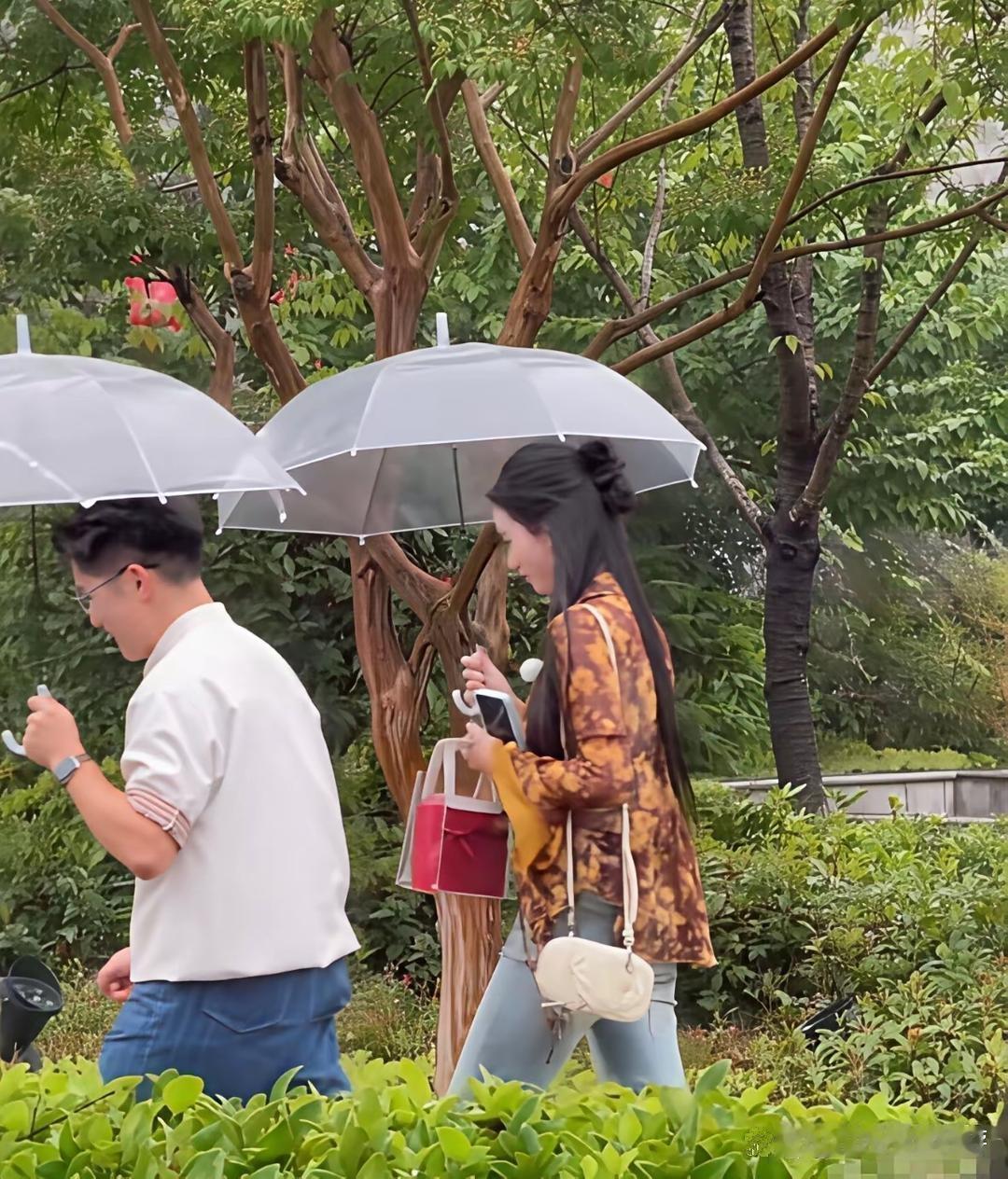 谁懂这个徐艺洋这个选包的品味​