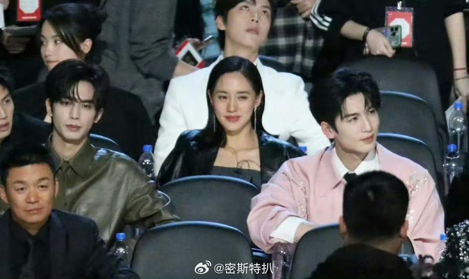 宋威龙张凌赫同框谁的骨相更优越