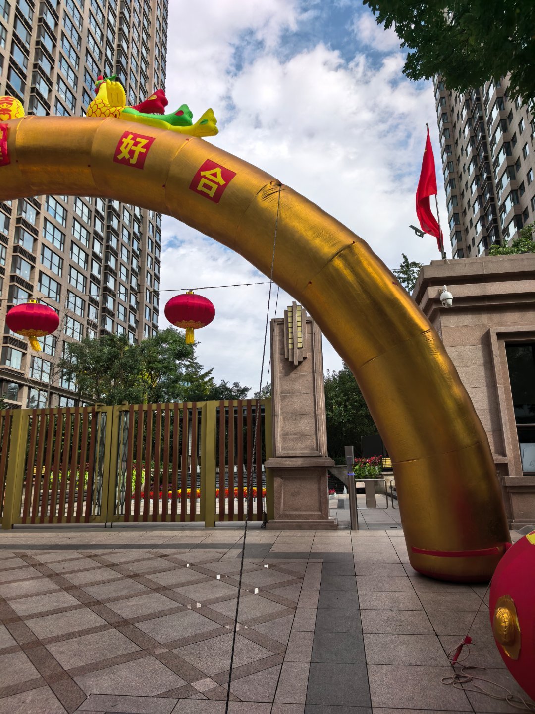 刚刚这边的柱子居然倒了[哭哭]这个象也太抽象了​​​