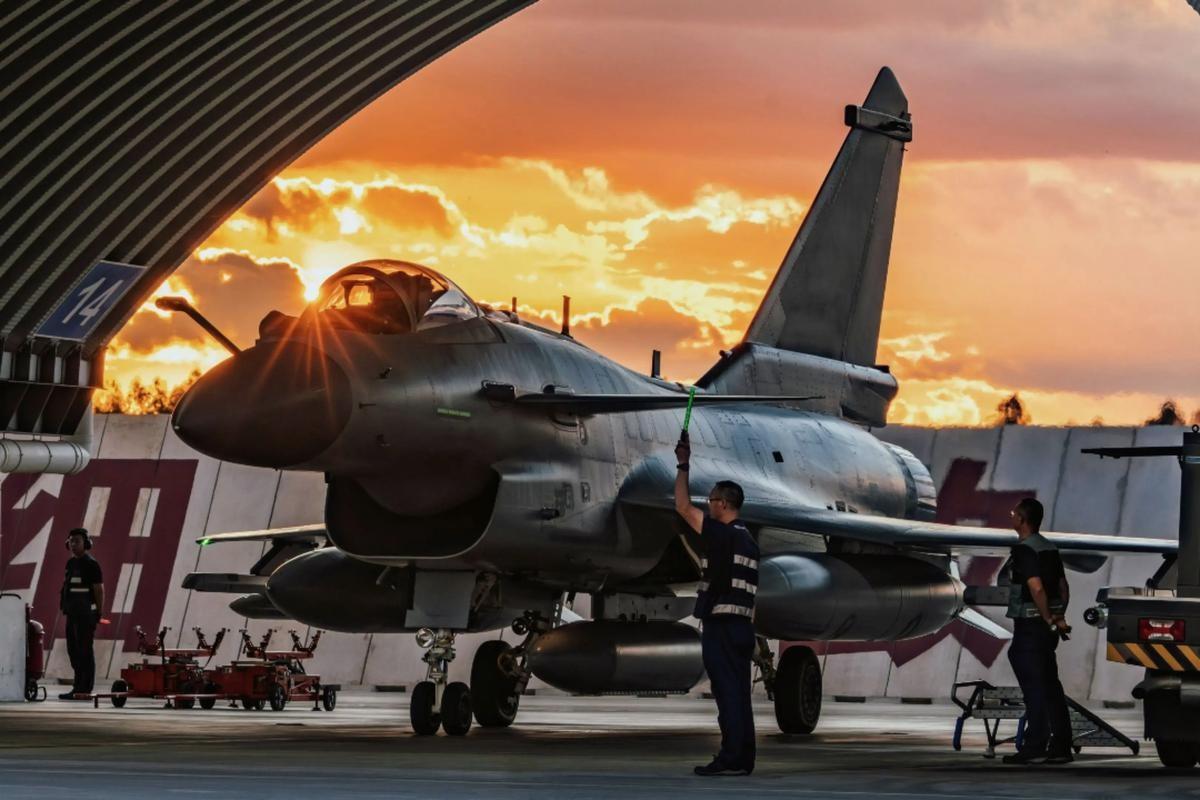 印度阵风被“剃光头”？歼10的含金量，还在上升日前，巴基斯坦放话，说歼-10