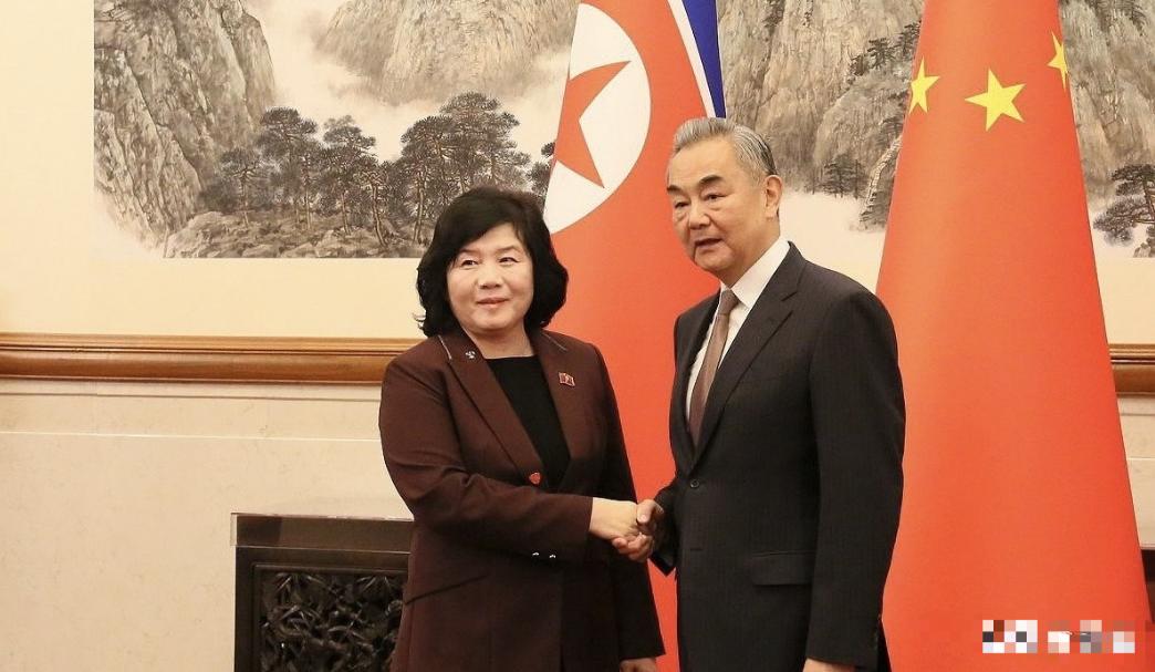 9月30日，朝鲜外相崔善姬搭乘的高丽航空客机在当天上午10时于北京首都机场起飞返