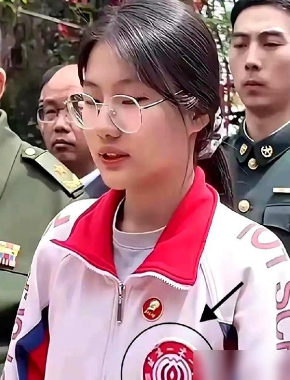 网上有消息称毛甜懿高考考了668分，但她考完后一句话没说，就像没事人一样。作