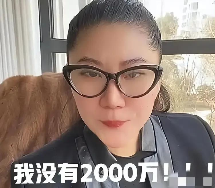 谢贤的前女友coco，7月20日中午不到一个小时便匆匆下播，随后她的两个账号头像